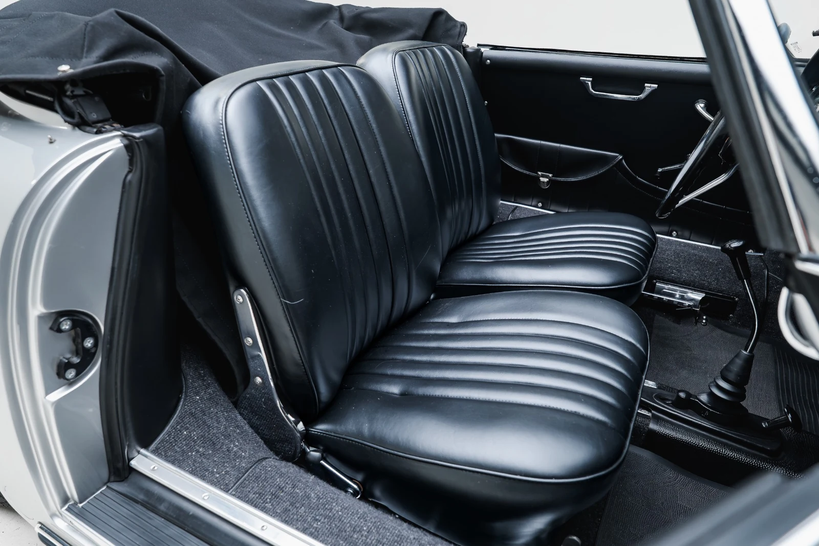 1961 Porsche 356B Roadster, 25/30