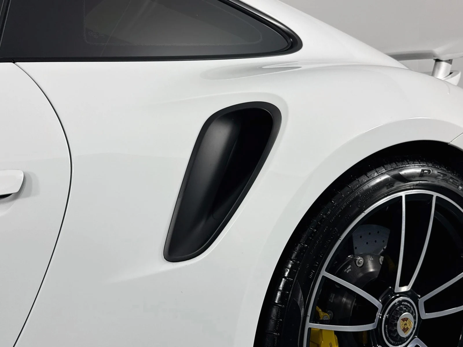 2024 Porsche 911 (992.1) Turbo S, 22/30