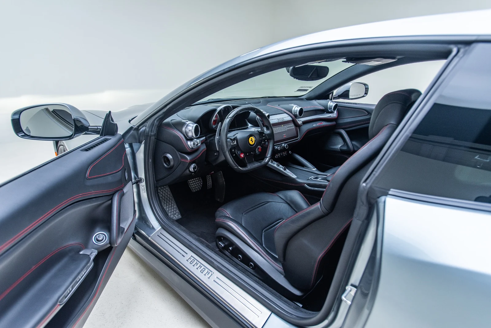 2018 Ferrari GTC4Lusso T, 3/30