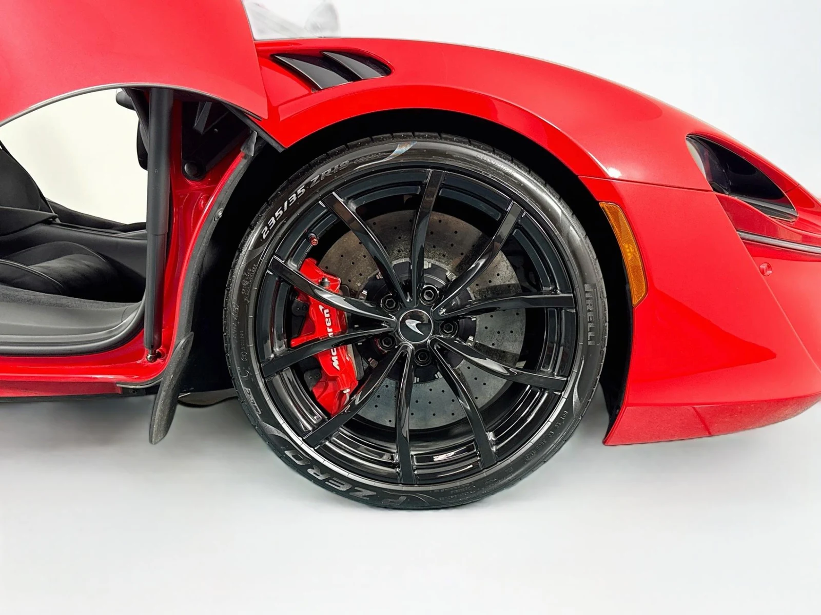 2024 McLaren Artura, 27/30