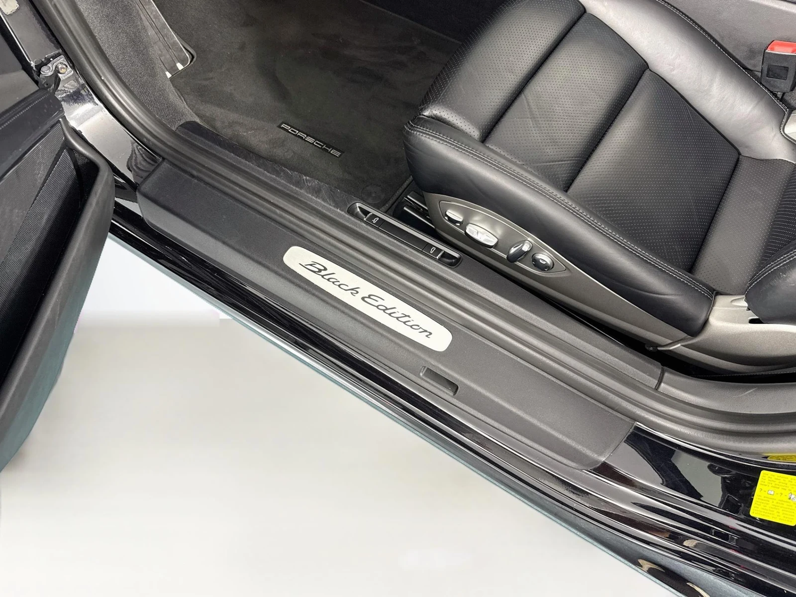 2016 Porsche 911 (991.1) Carrera Black Edition, 20/30