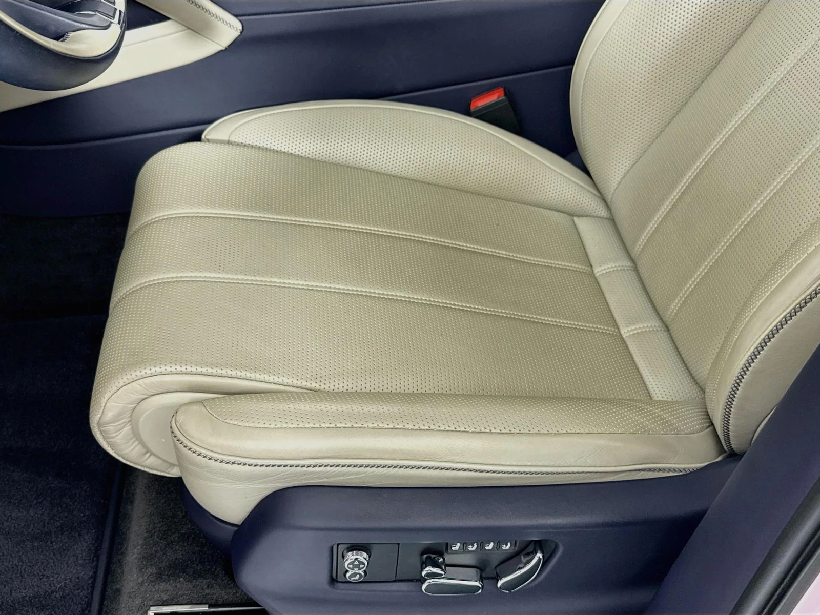 2023 Bentley Bentayga Azure V8, 10/30
