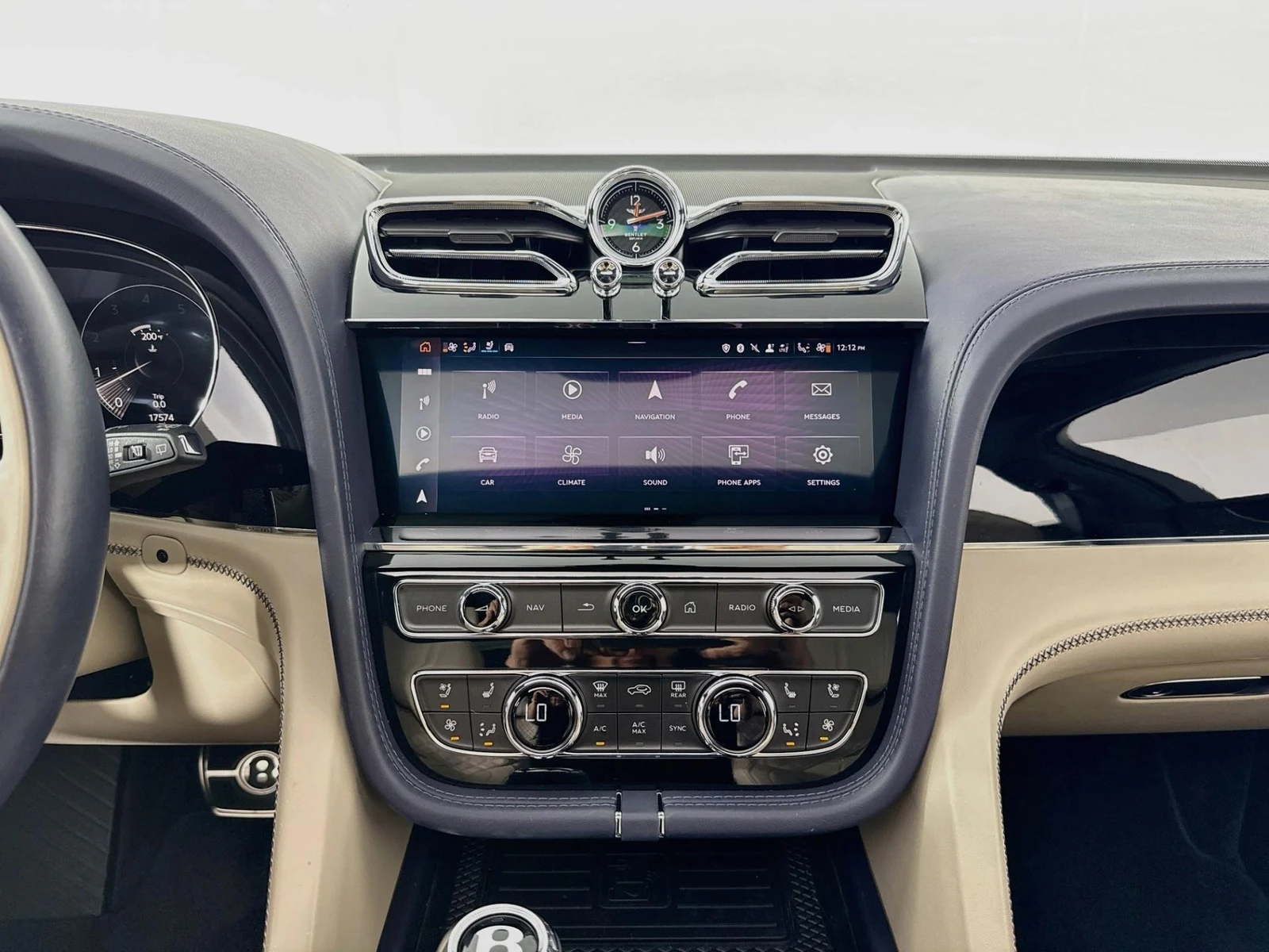 2023 Bentley Bentayga Azure V8, 17/30