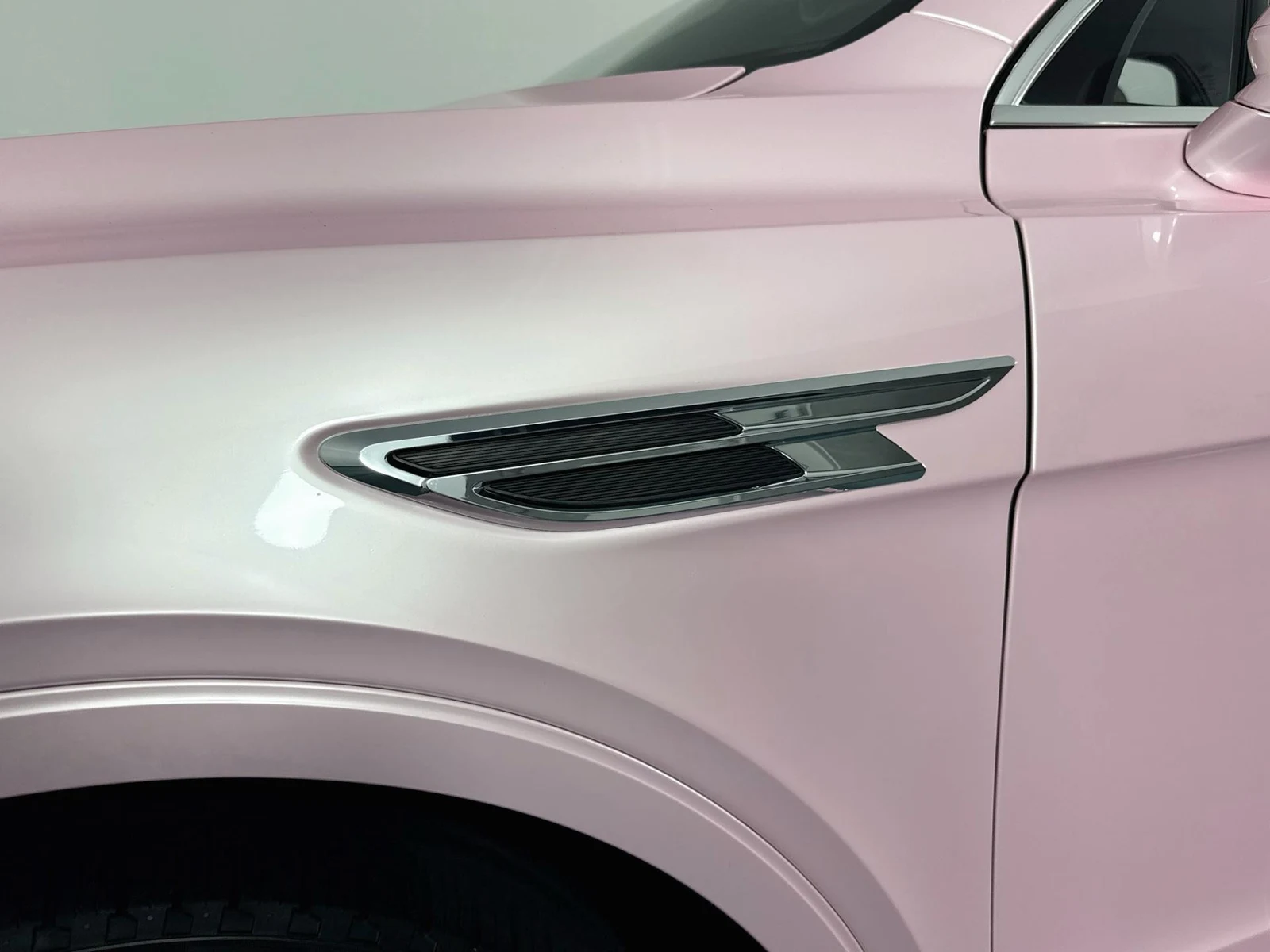 2023 Bentley Bentayga Azure V8, 21/30