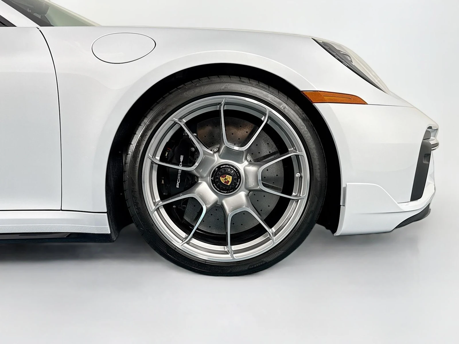 2025 Porsche 911 (992.1) Turbo S, 27/30