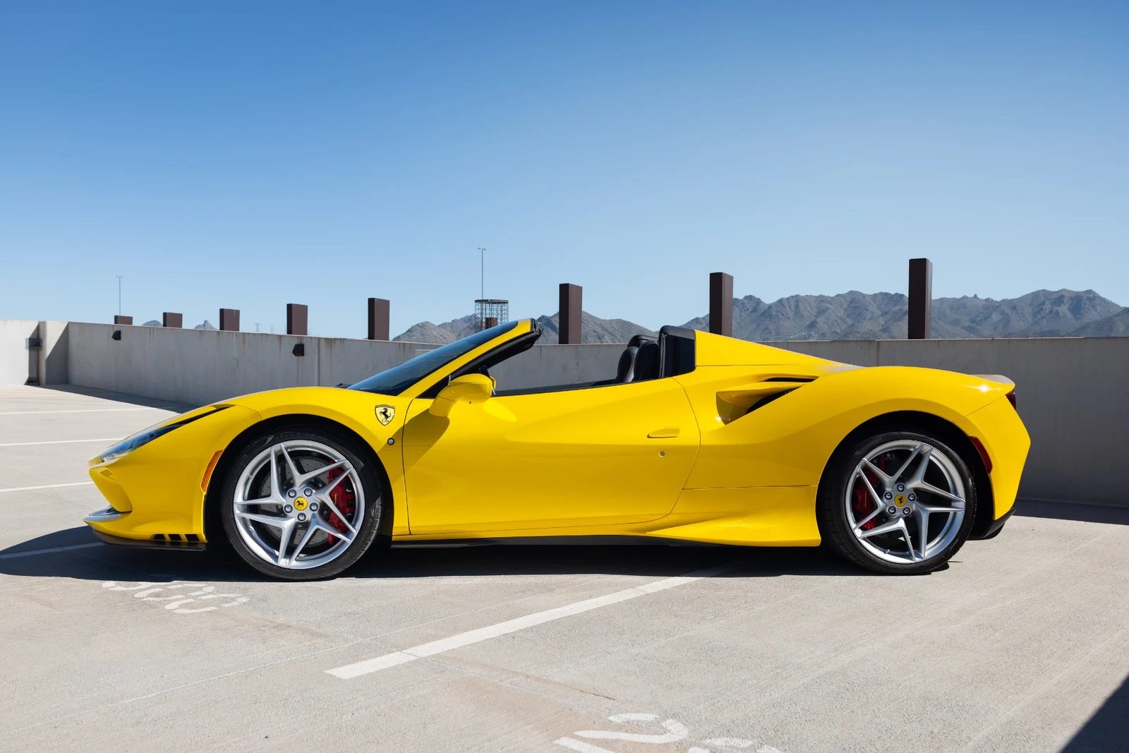2022 Ferrari F8 Spider, 3/30