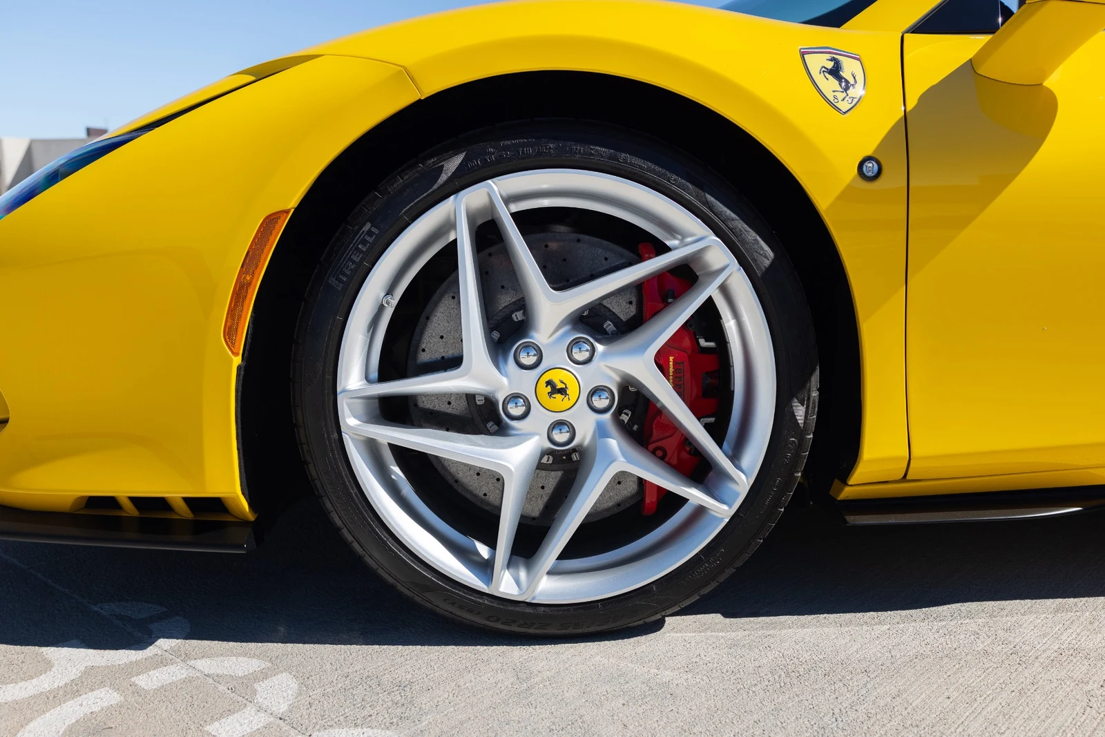 2022 Ferrari F8 Spider, 7/30