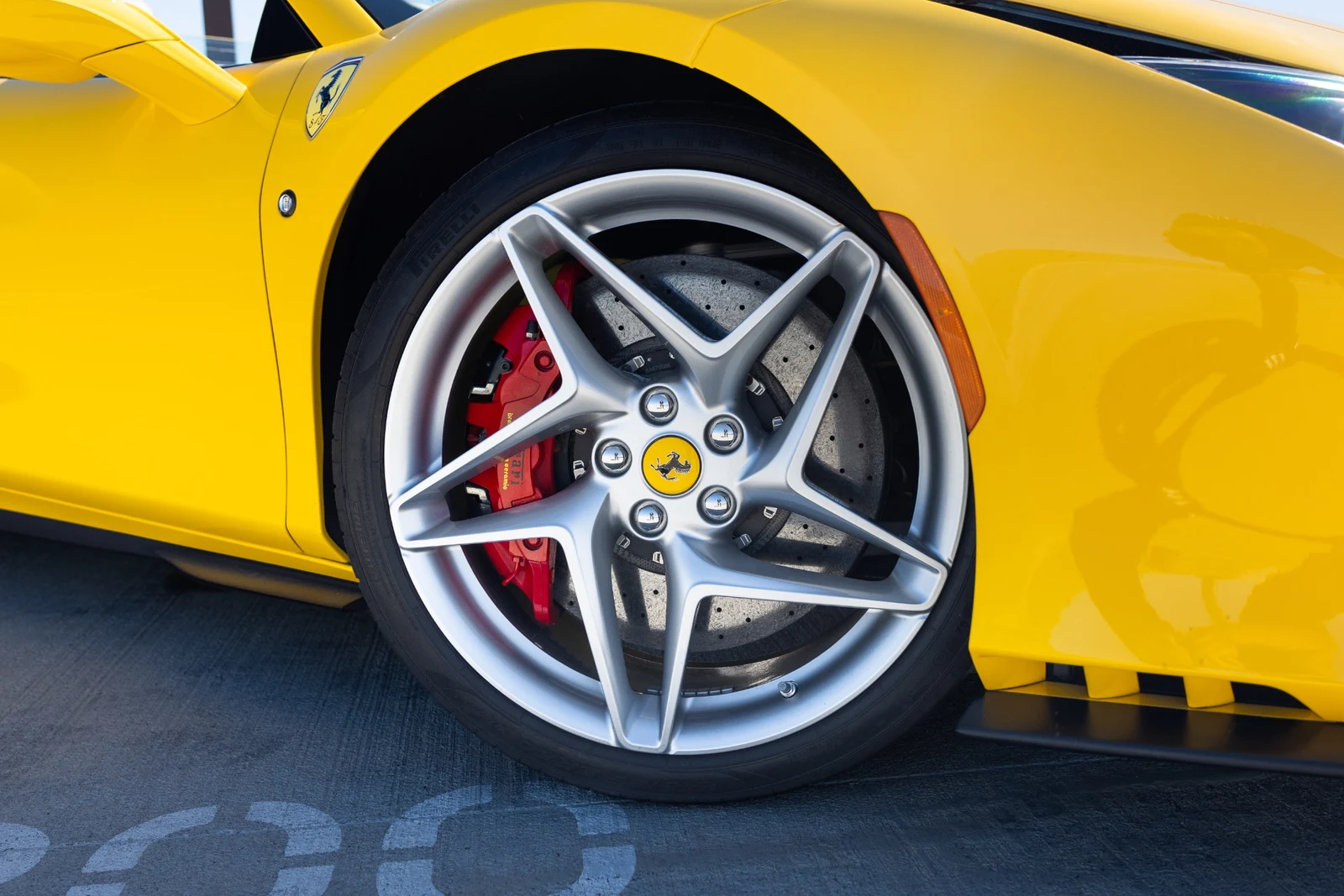 2022 Ferrari F8 Spider, 12/30