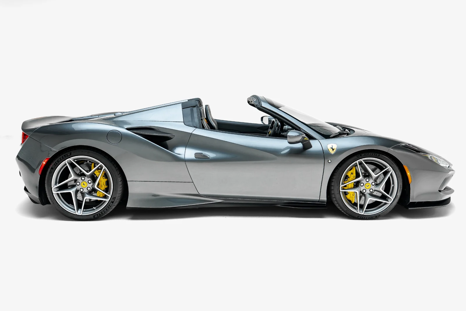 2022 Ferrari F8 Spider, 4/30