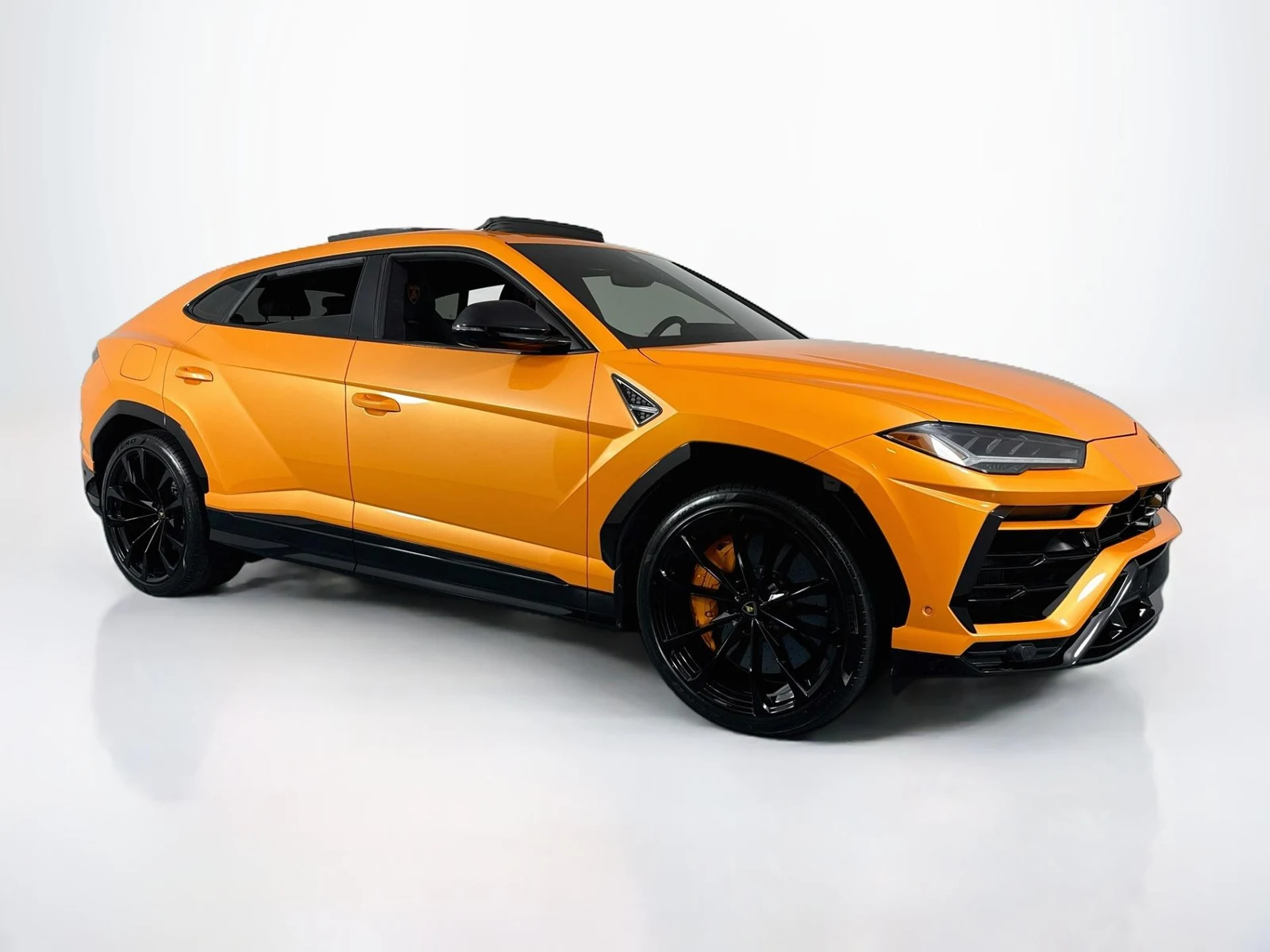 2022 Lamborghini Urus, 2/30