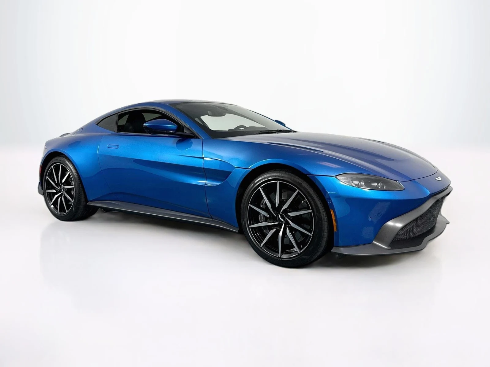 2020 Aston Martin Vantage, 2/30