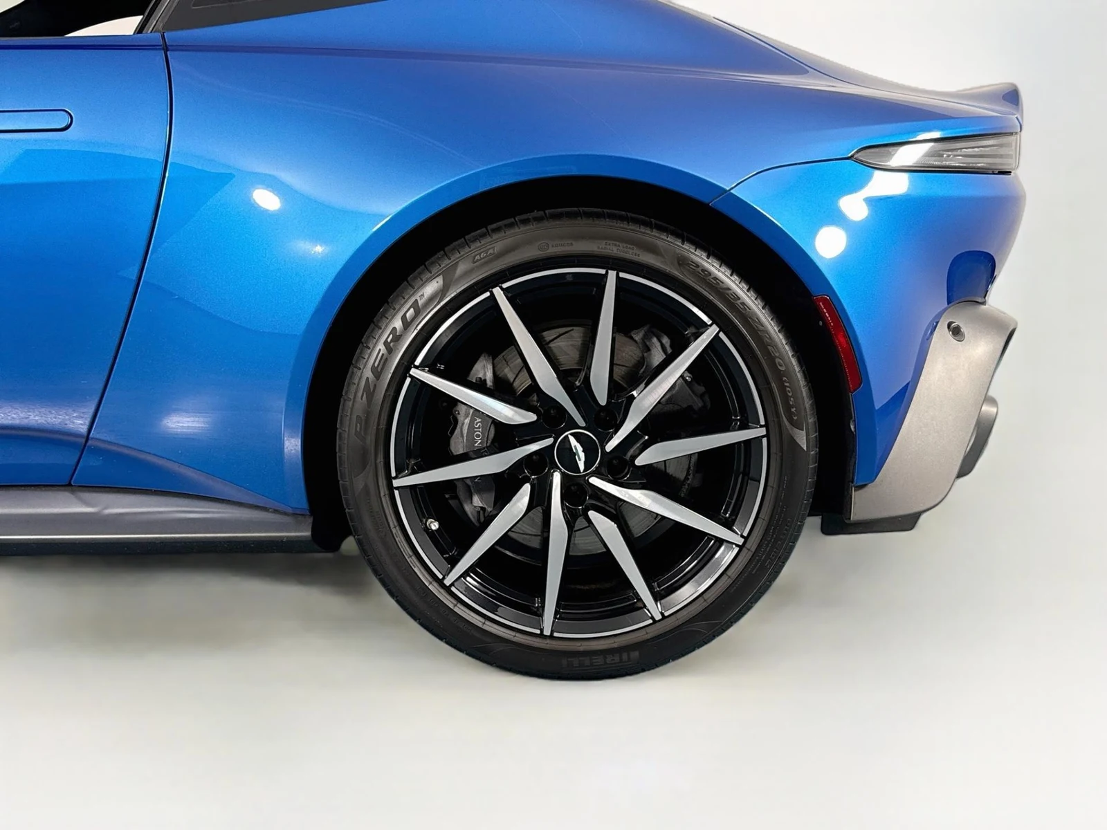 2020 Aston Martin Vantage, 14/30