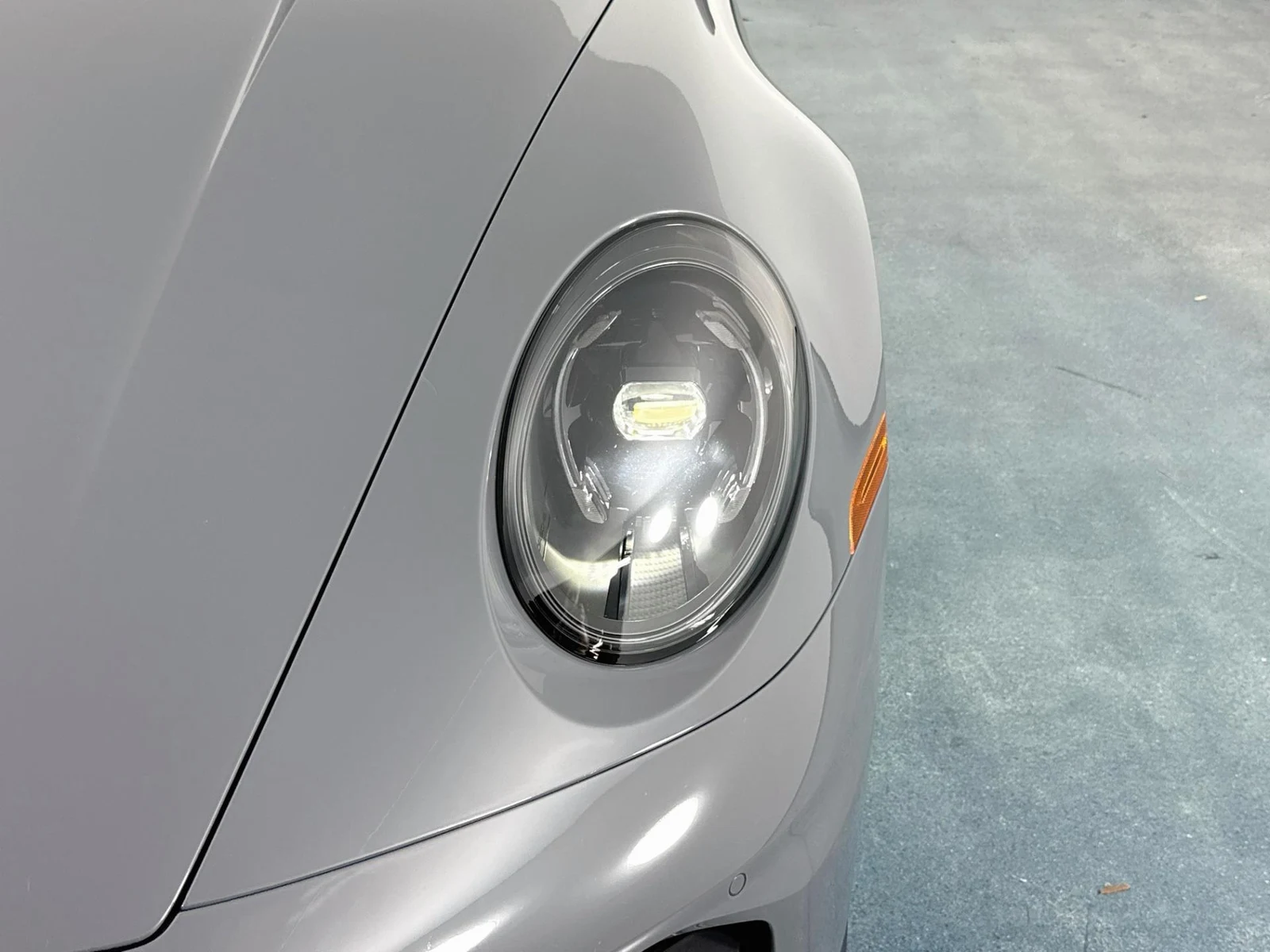 2025 Porsche 911 (992) Carrera S, 28/30