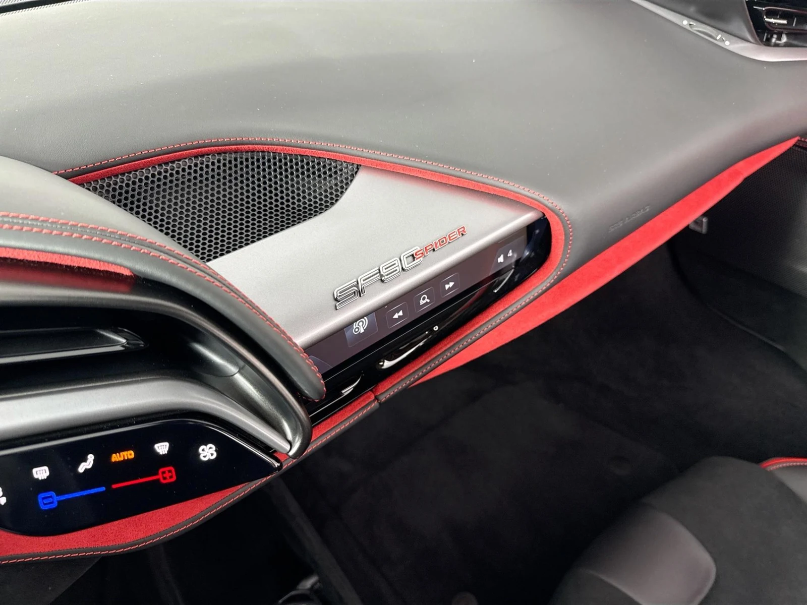 2025 Ferrari SF90 Spider, 17/30