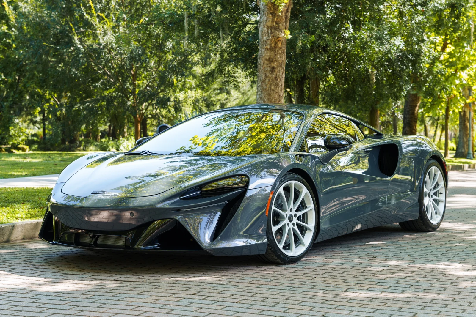 2026 McLaren Artura, 2/30