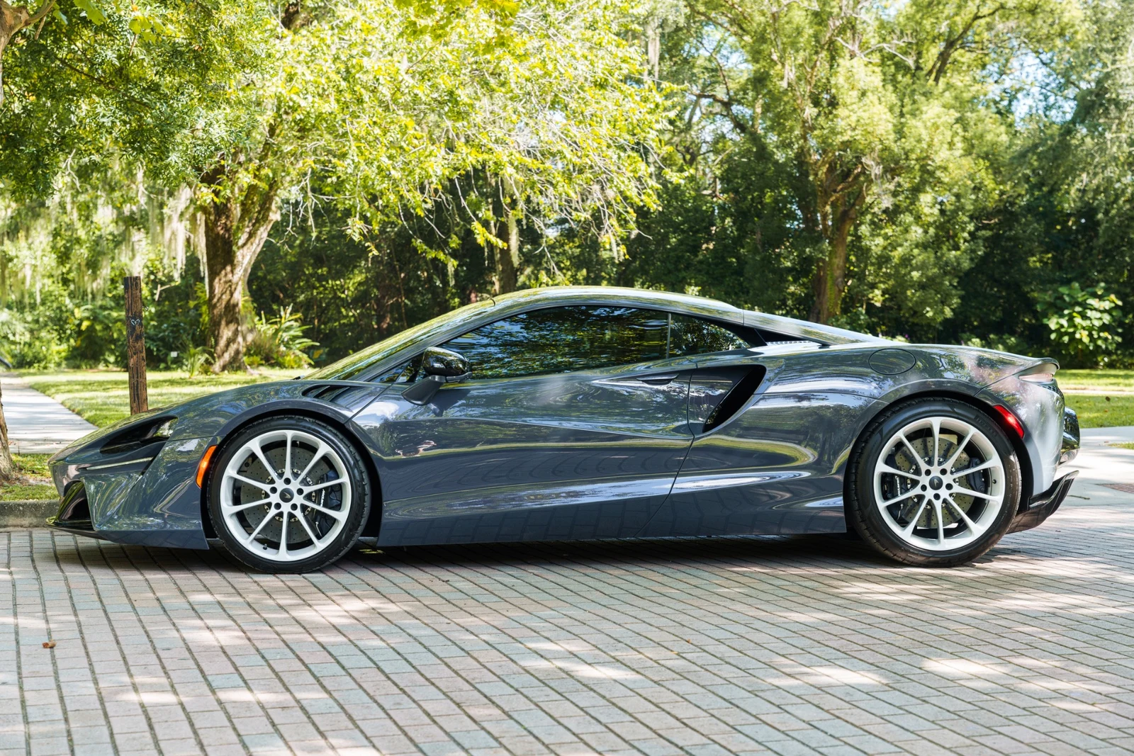 2026 McLaren Artura, 3/30