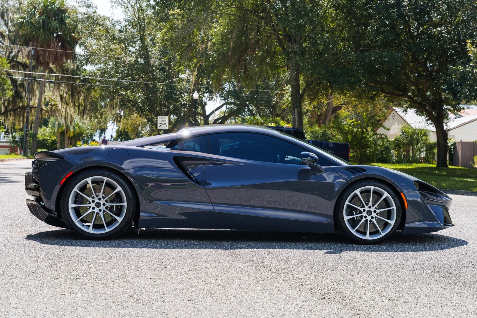 2026 McLaren Artura, 5/30