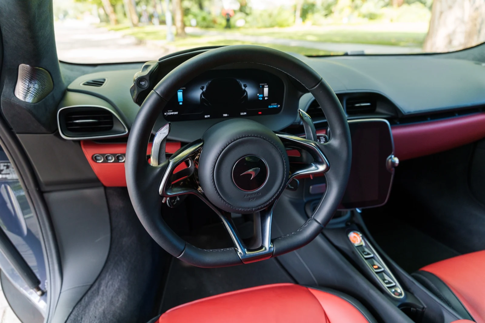 2026 McLaren Artura, 8/30