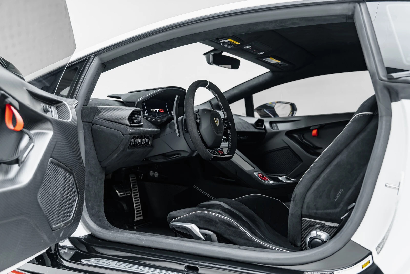 2022 Lamborghini Huracán STO, 2/30