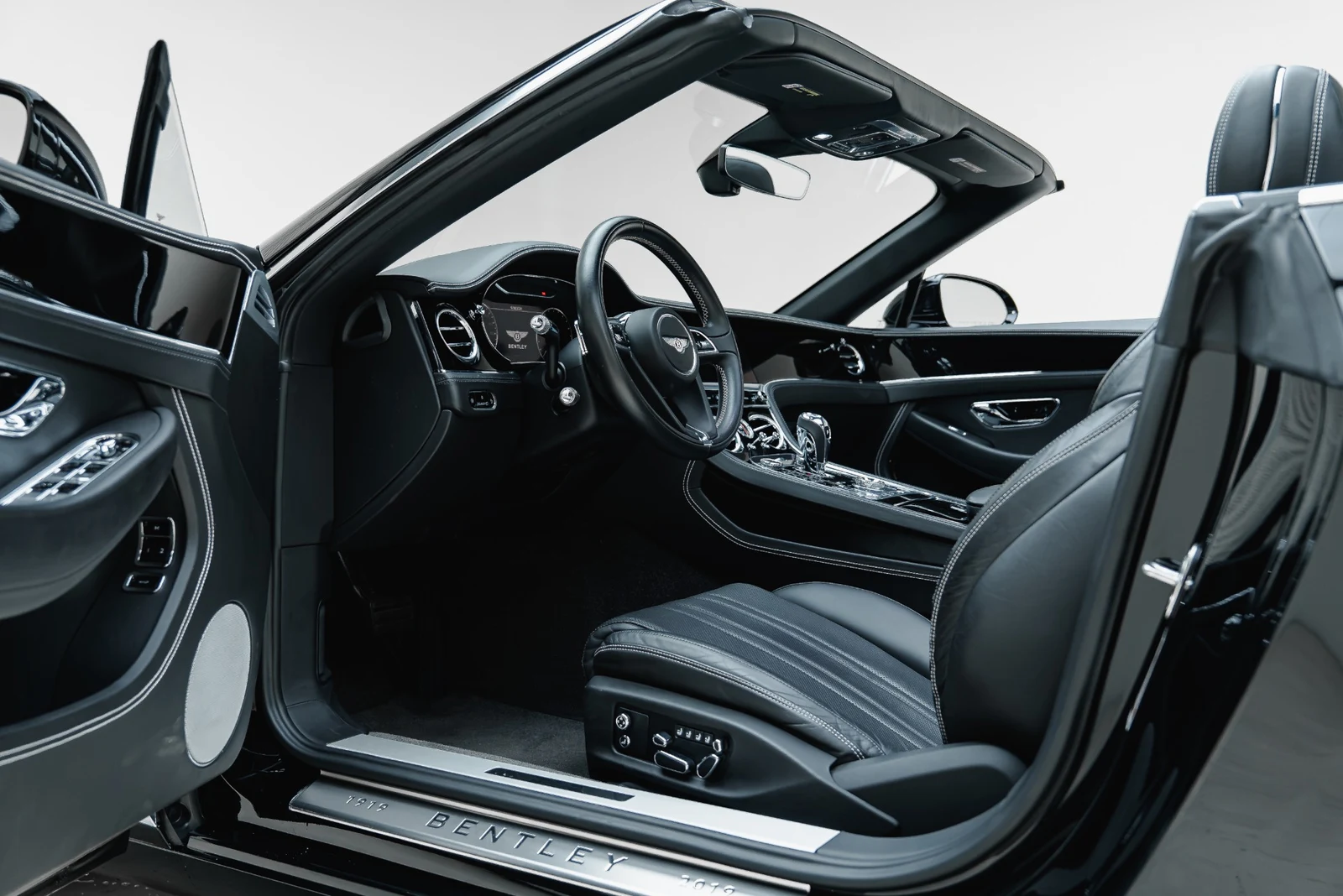 2020 Bentley Continental GTC V8, 2/30