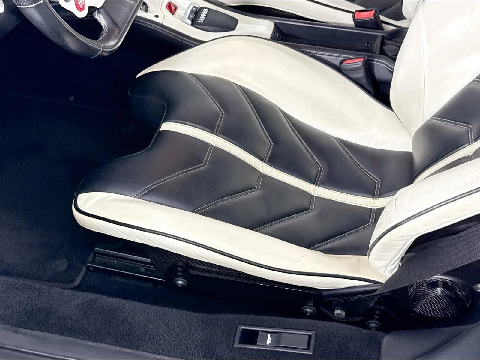 2010 Ferrari 458 Italia, 10/30