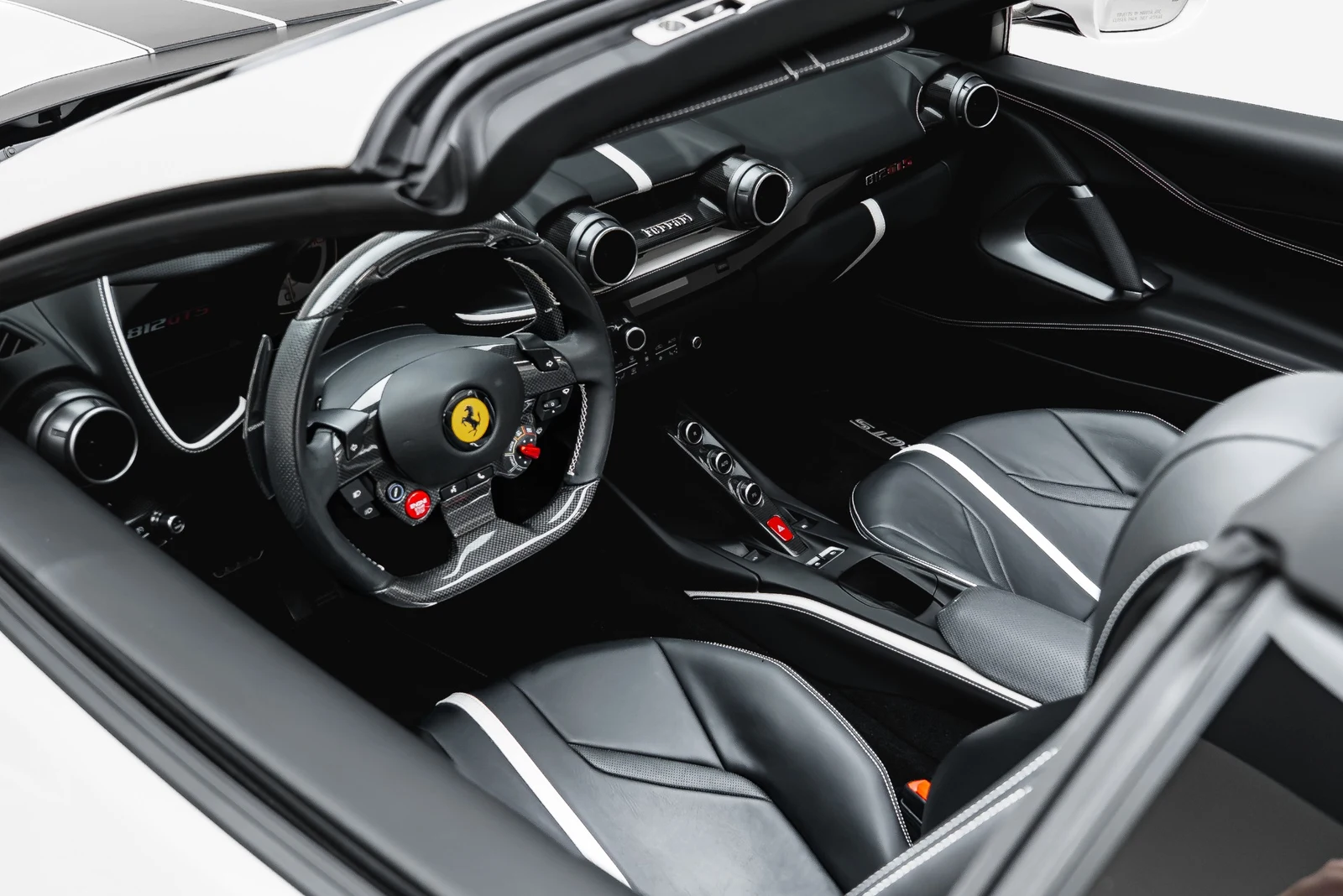 2022 Ferrari 812 GTS, 19/30