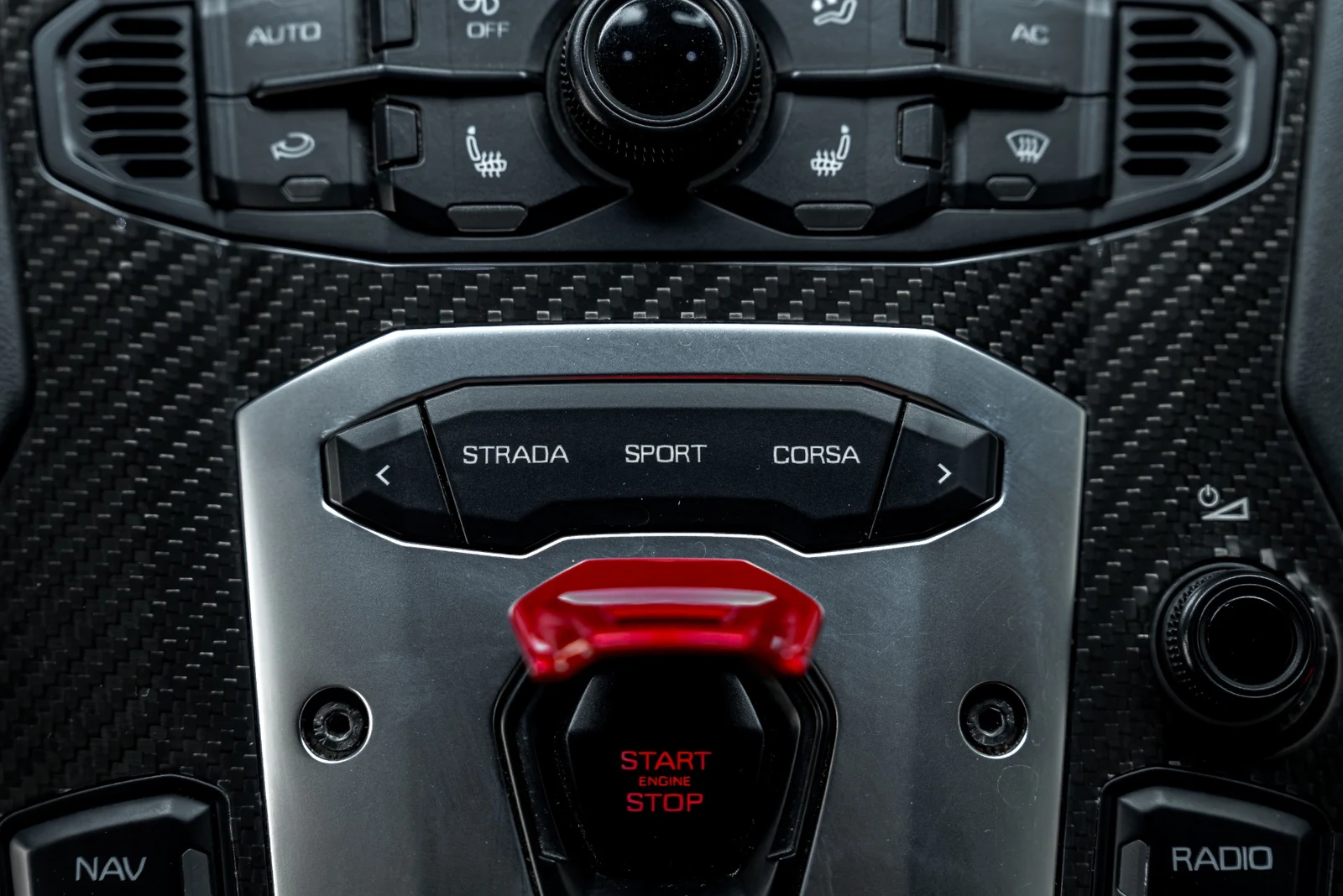 2016 Lamborghini Aventador LP700-4, 26/30