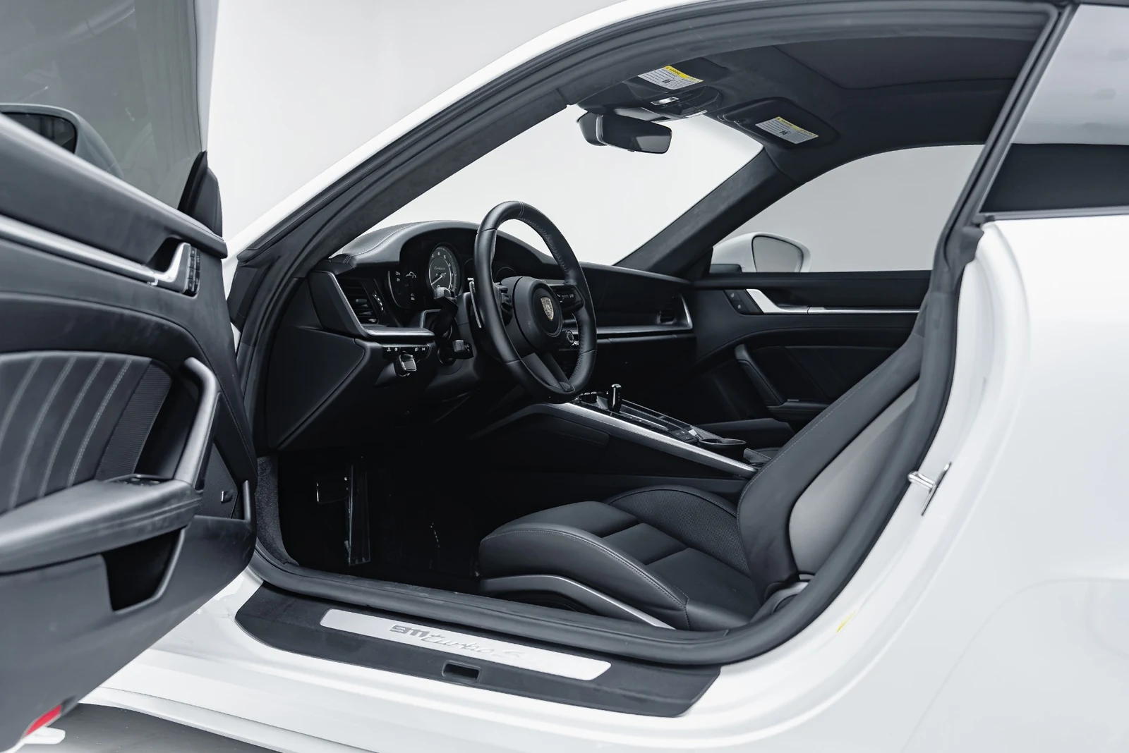 2023 Porsche 911 (992.1) Turbo S, 2/30