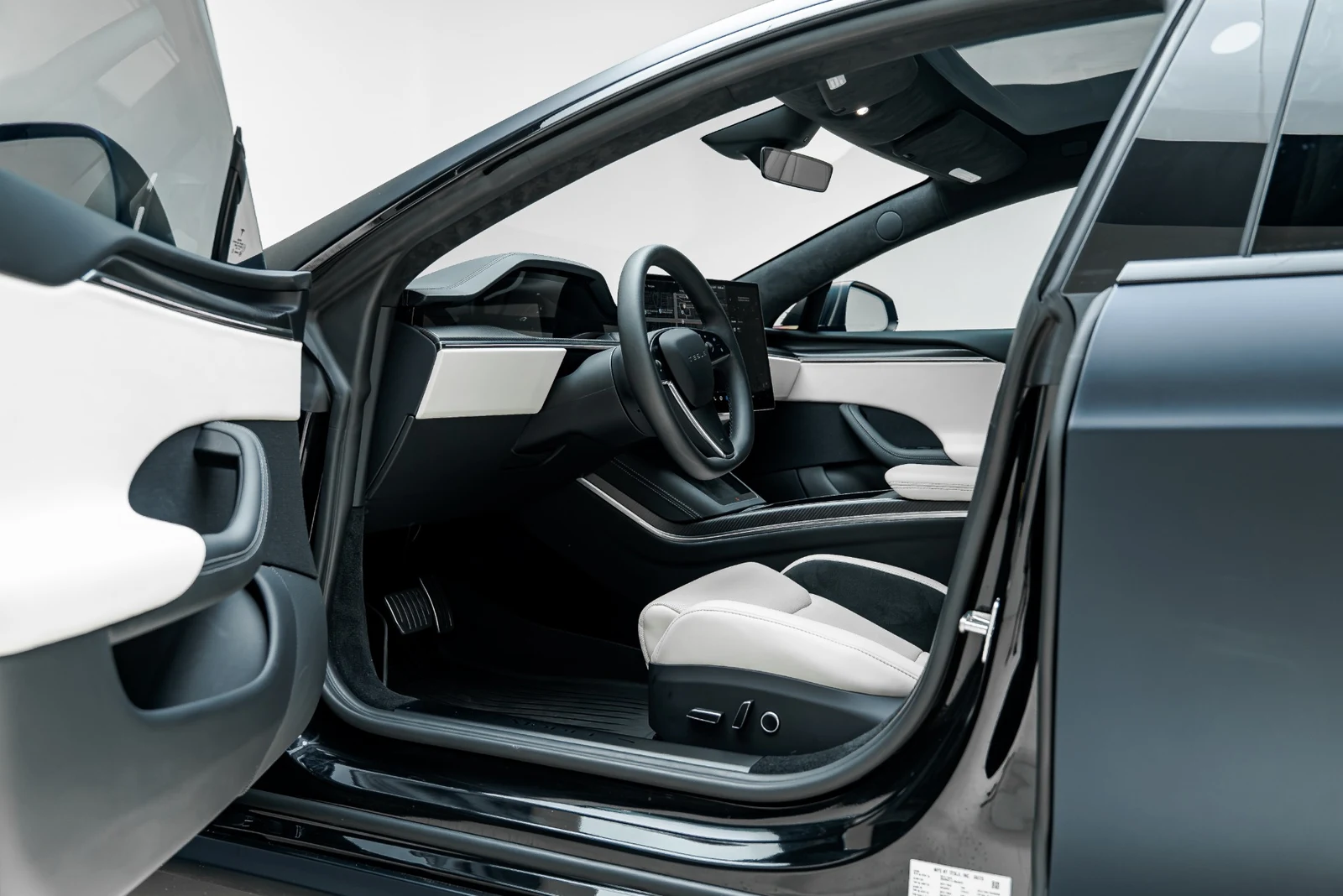 2026 Tesla Model S Plaid, 2/30