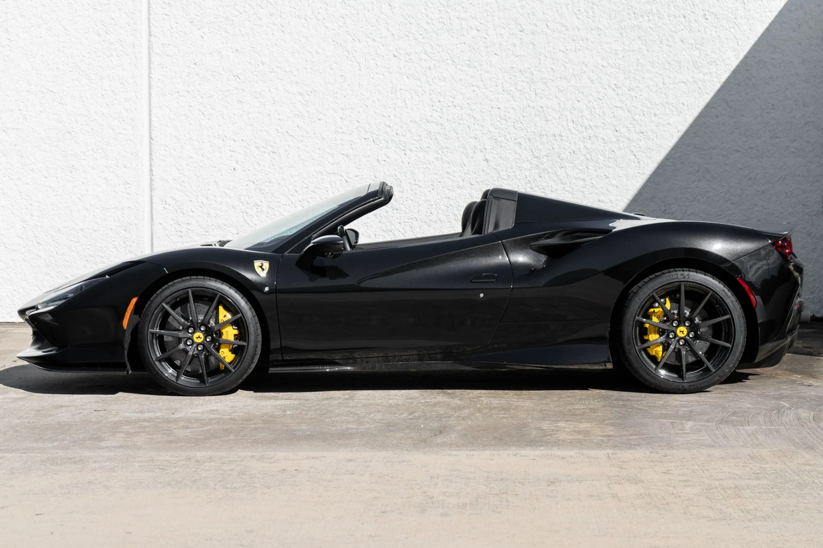 2022 Ferrari F8 Spider, 2/30