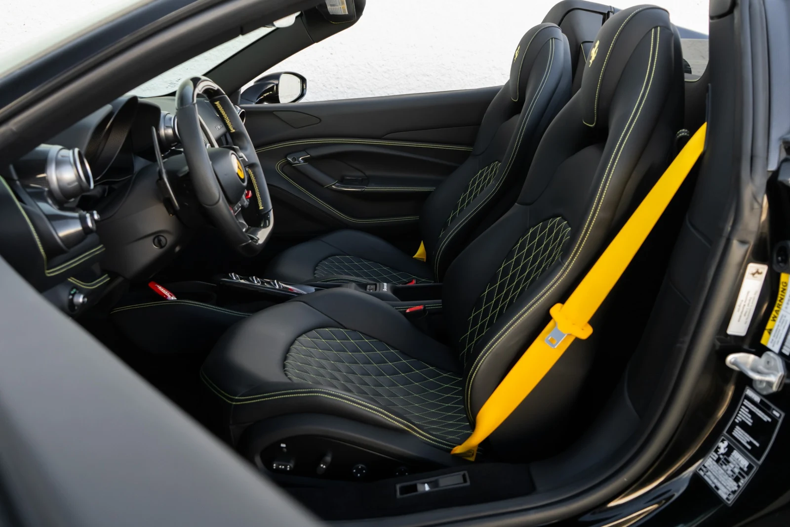 2022 Ferrari F8 Spider, 4/30