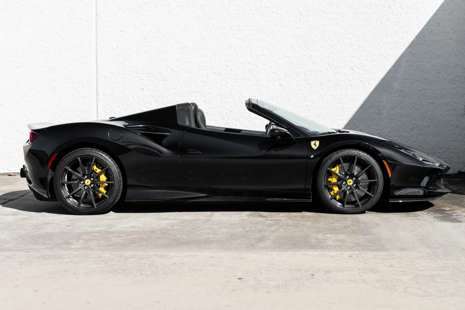 2022 Ferrari F8 Spider, 5/30