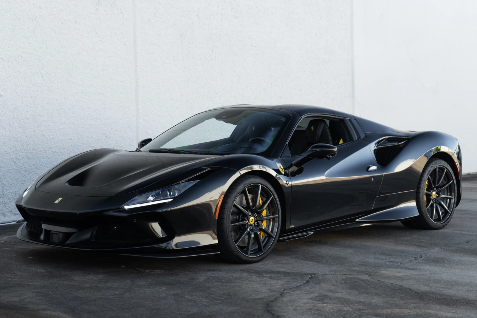 2022 Ferrari F8 Spider, 8/30