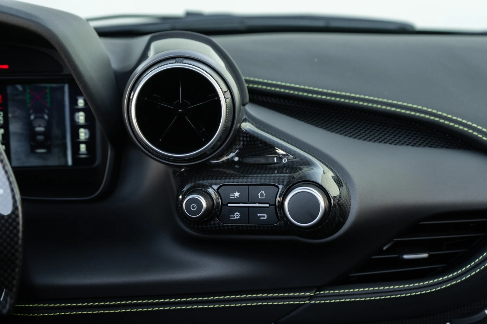 2022 Ferrari F8 Spider, 16/30