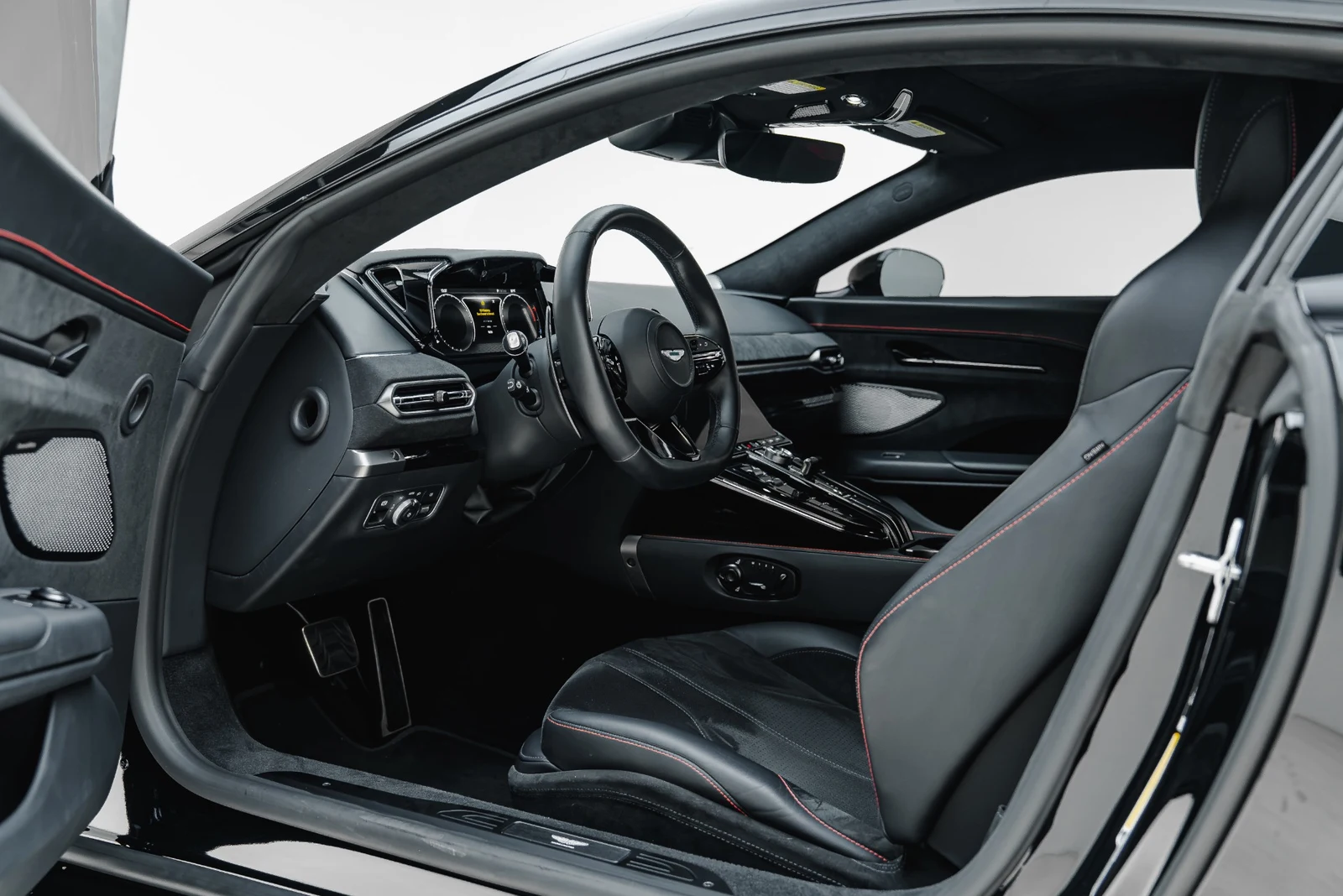2025 Aston Martin Vantage, 2/30