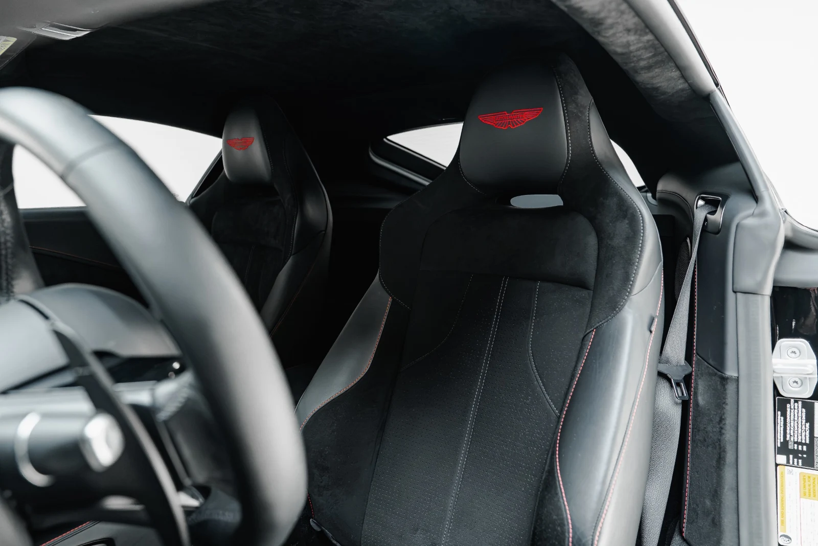 2025 Aston Martin Vantage, 3/30