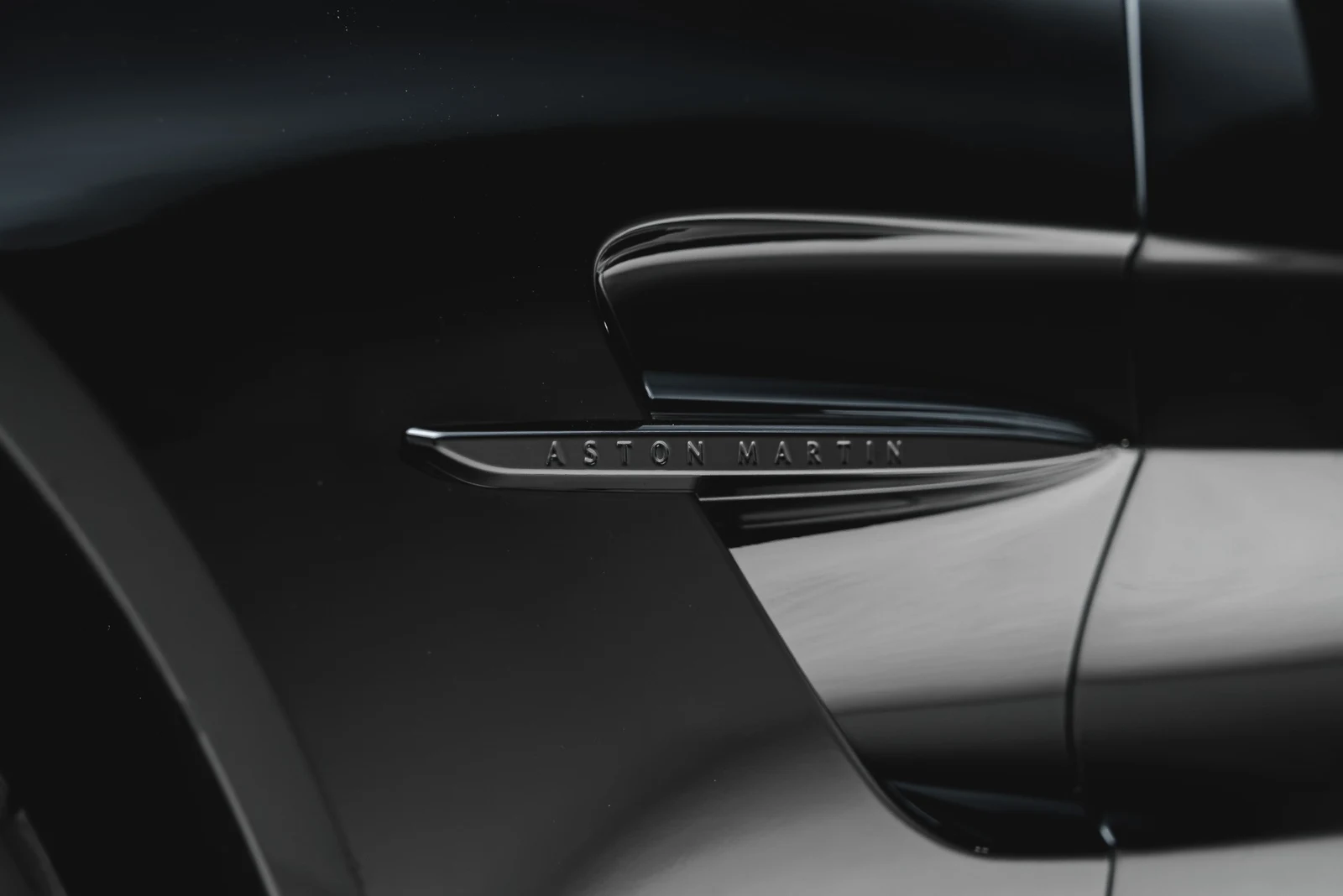 2025 Aston Martin Vantage, 15/30