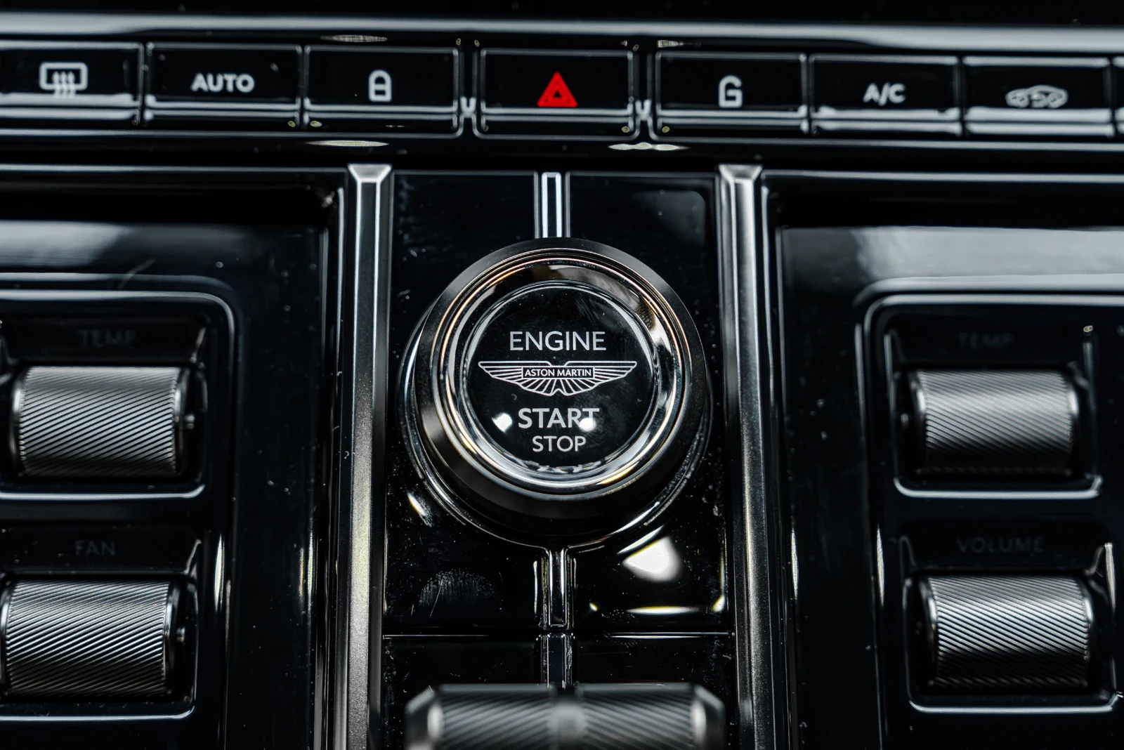 2025 Aston Martin Vantage, 26/30