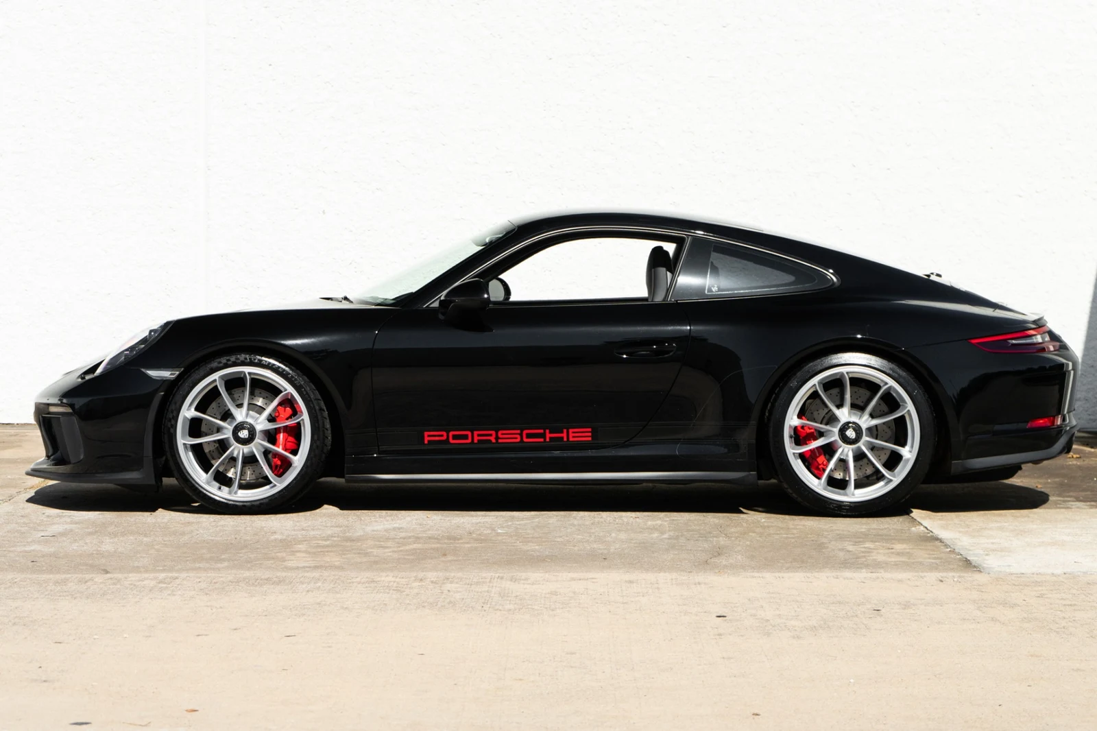 2018 Porsche 911 (991.2) GT3 Touring, 2/30