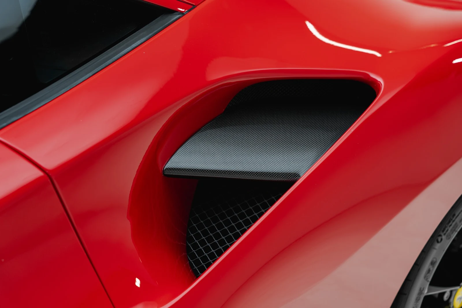 2016 Ferrari 488 GTB, 12/30