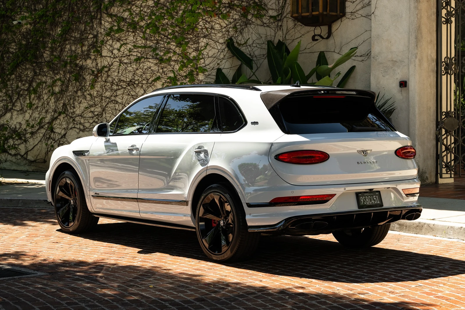 2023 Bentley Bentayga EWB Azure V8, 8/30