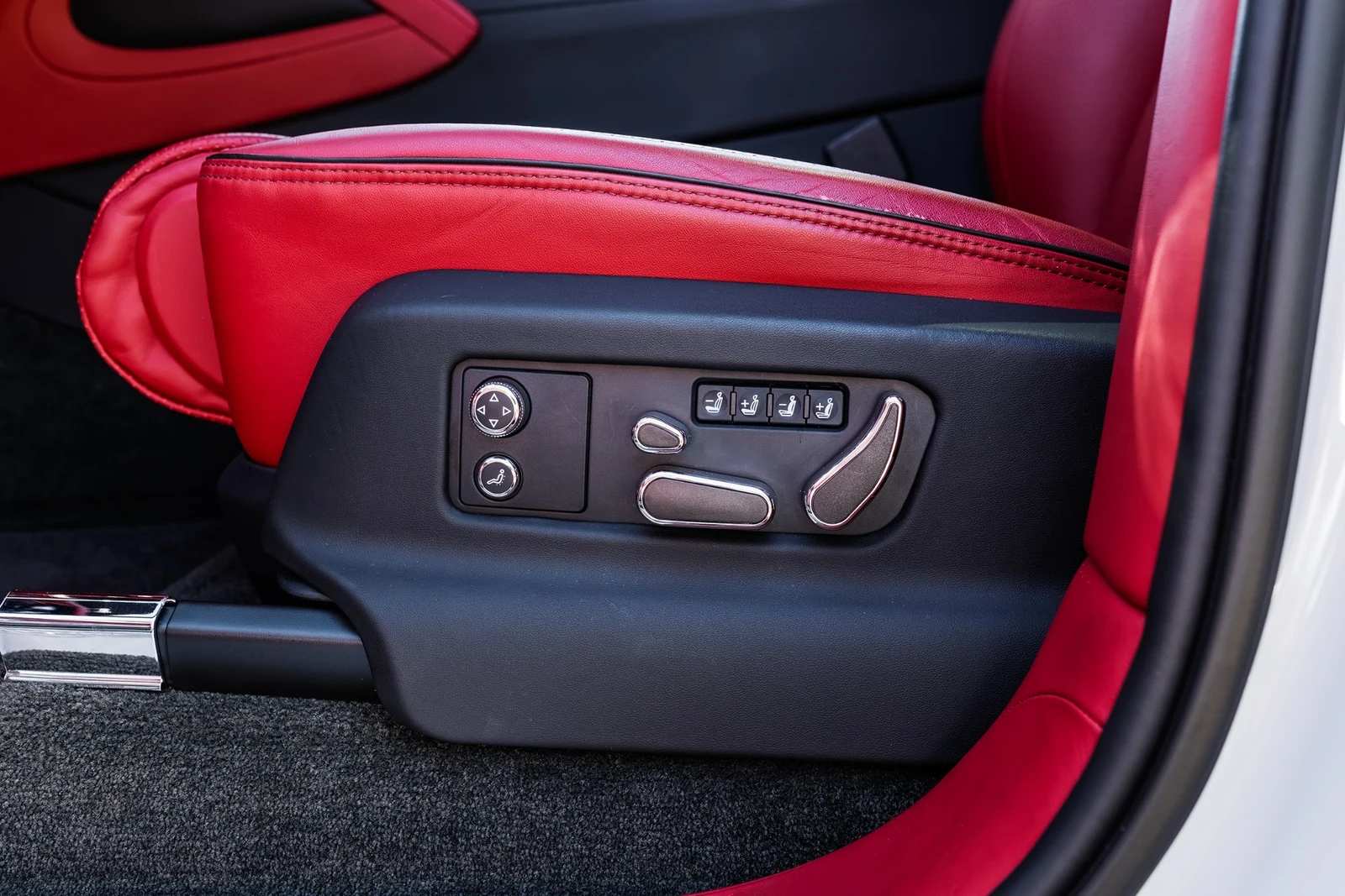2023 Bentley Bentayga EWB Azure V8, 14/30