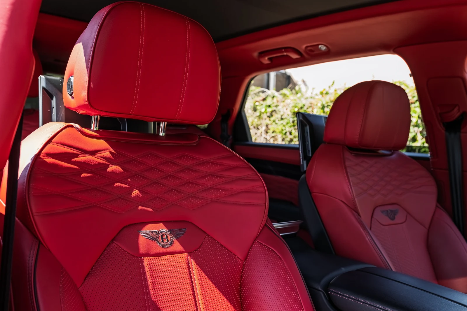 2023 Bentley Bentayga EWB Azure V8, 22/30