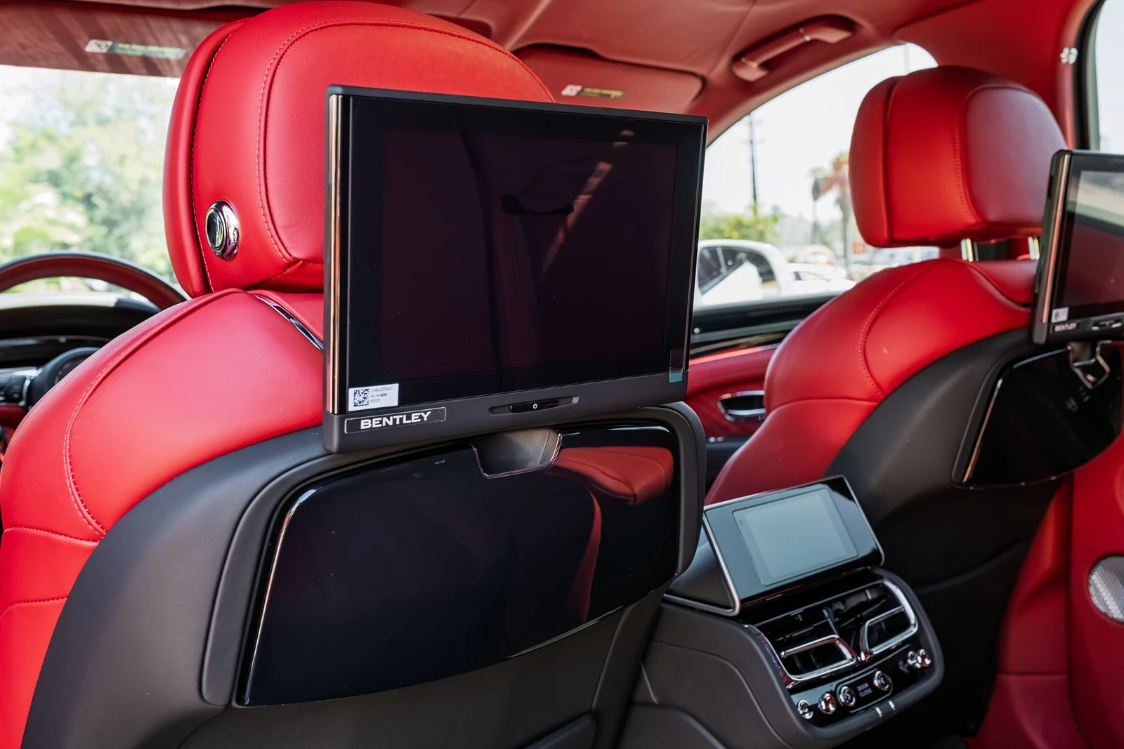 2023 Bentley Bentayga EWB Azure V8, 25/30