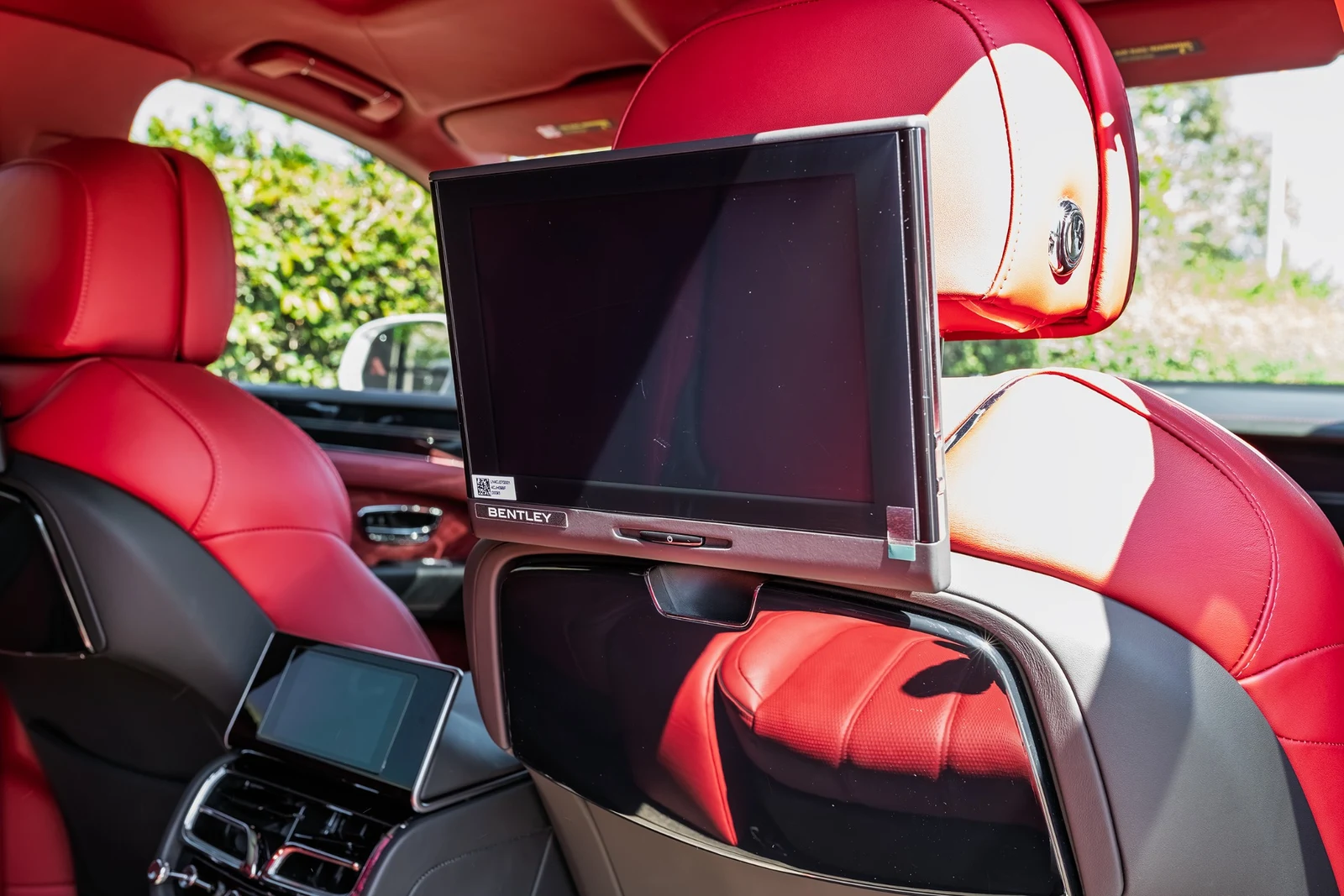 2023 Bentley Bentayga EWB Azure V8, 27/30