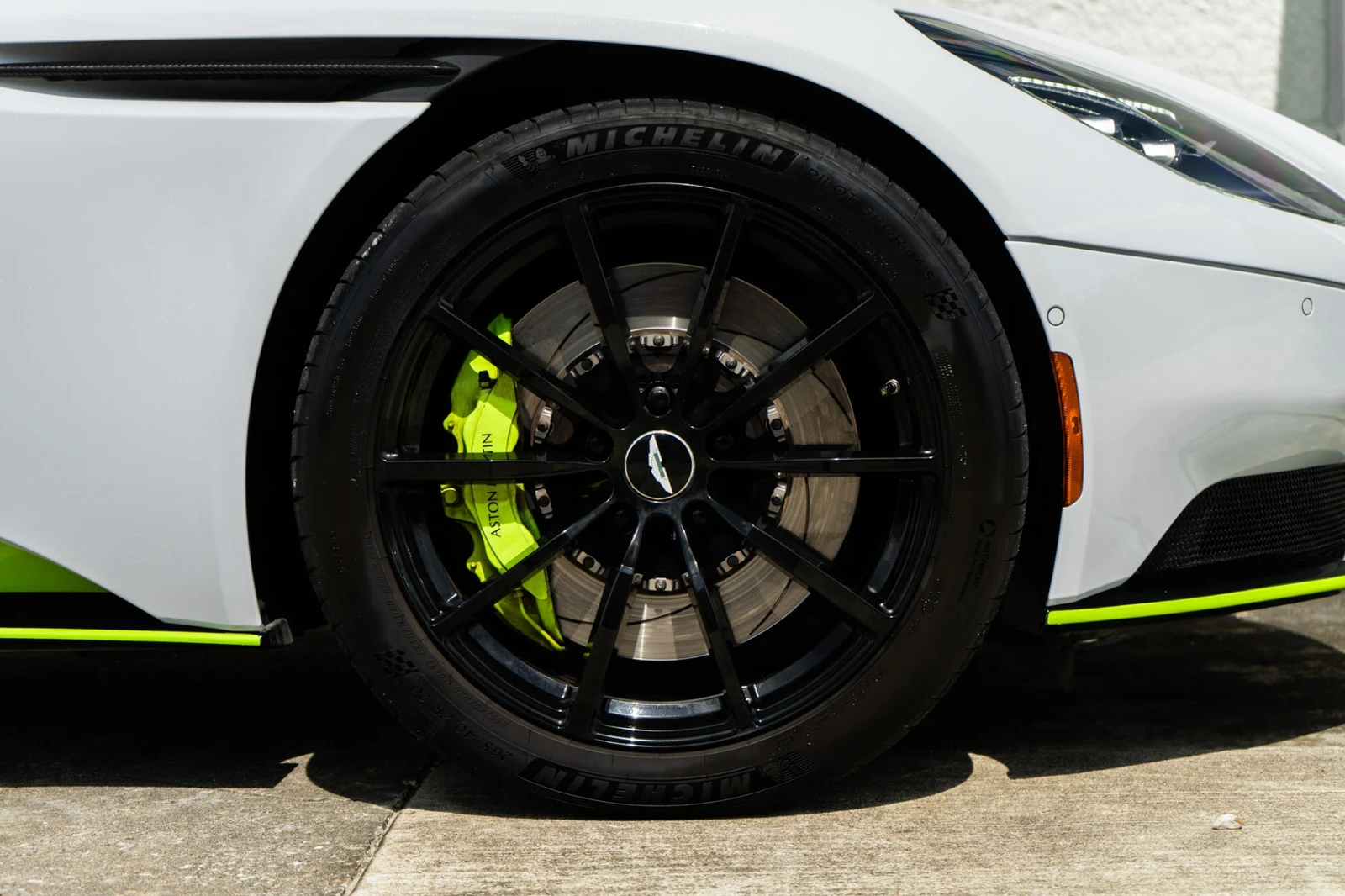 2019 Aston Martin DB11 AMR, 18/30