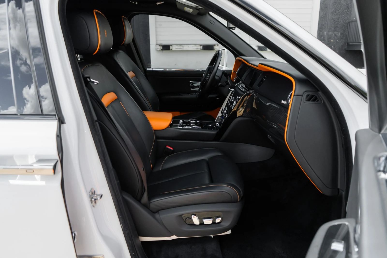 2022 Rolls-Royce Cullinan Black Badge, 10/30
