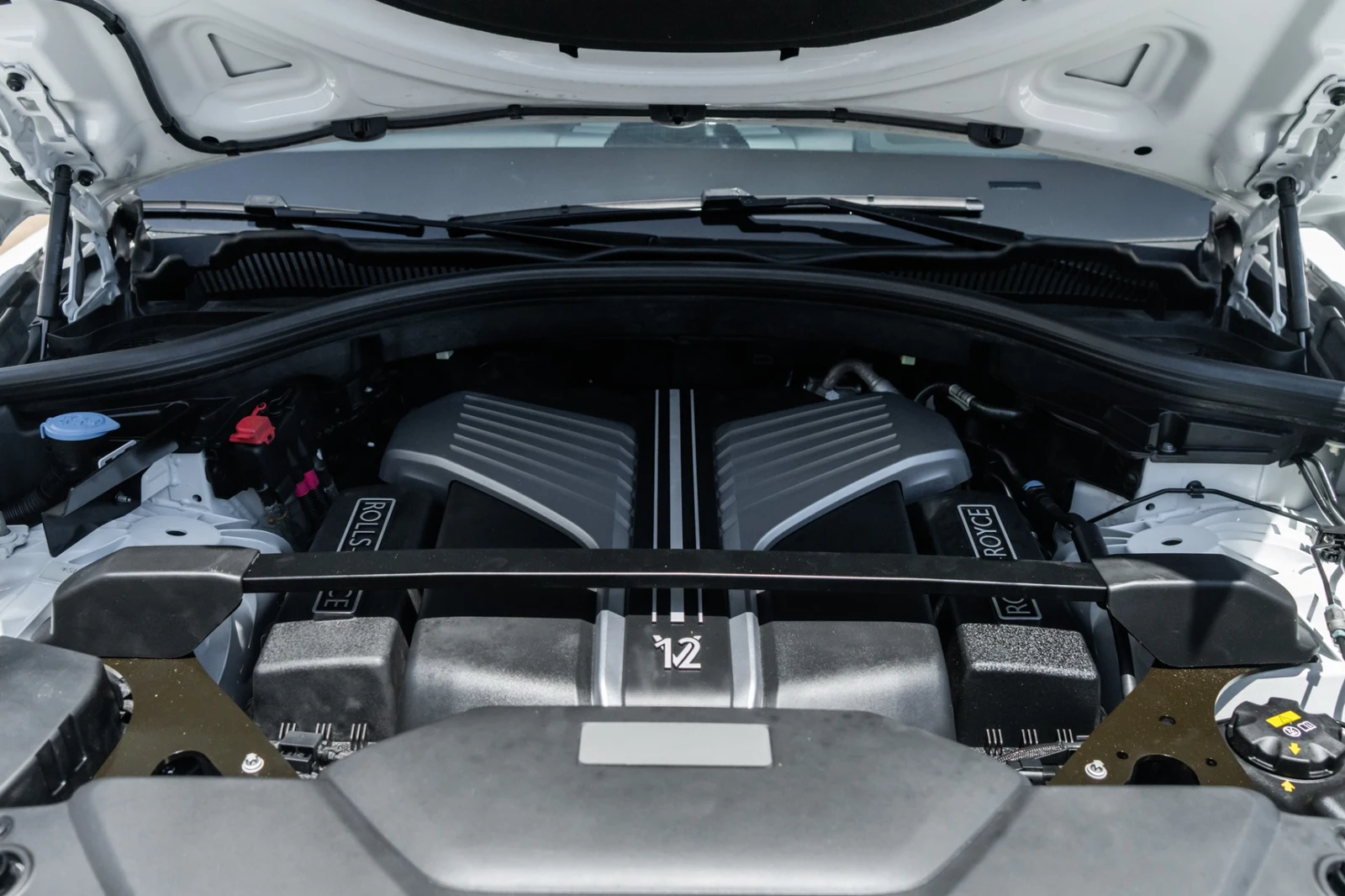 2022 Rolls-Royce Cullinan Black Badge, 28/30
