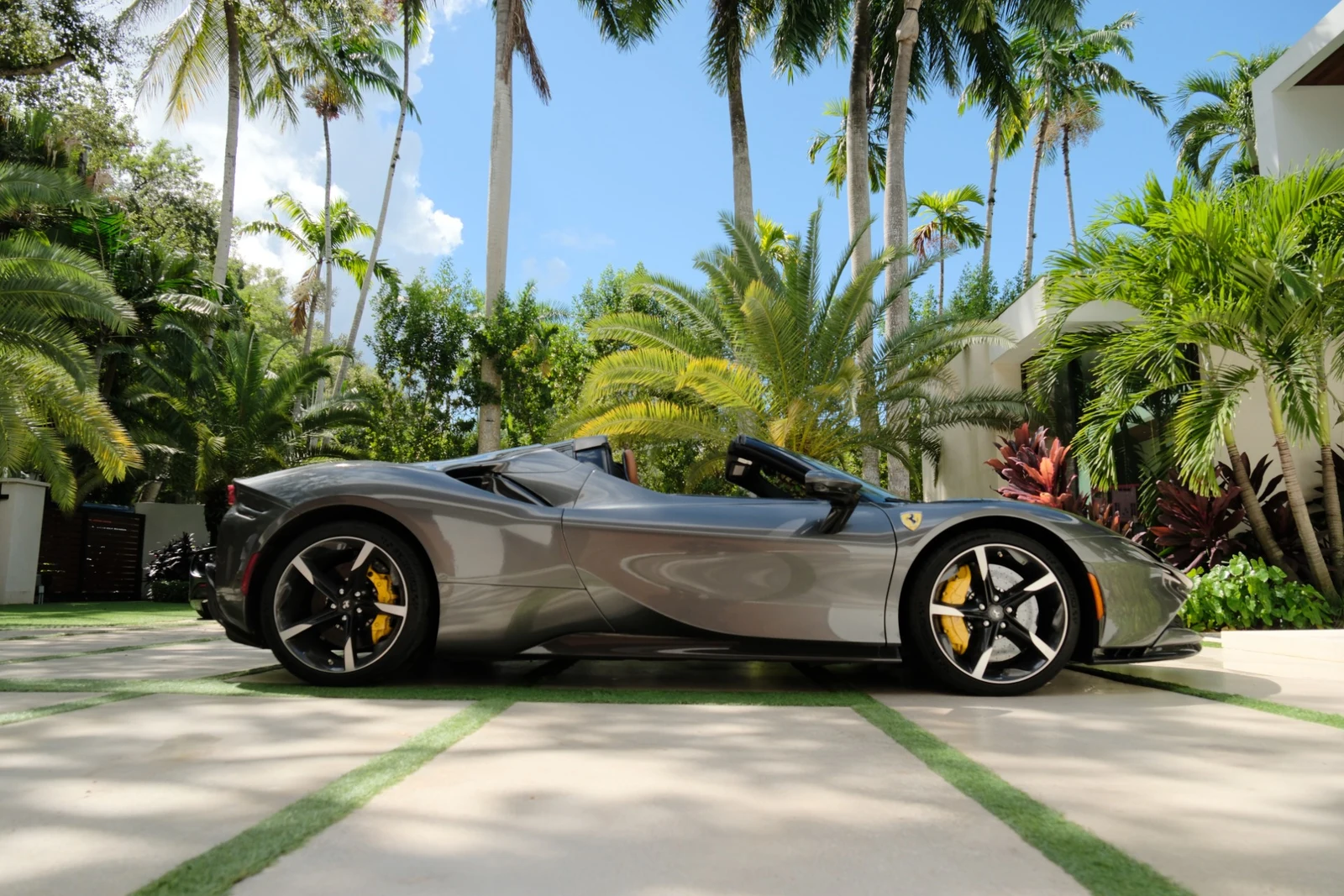 2022 Ferrari SF90 Spider, 3/30