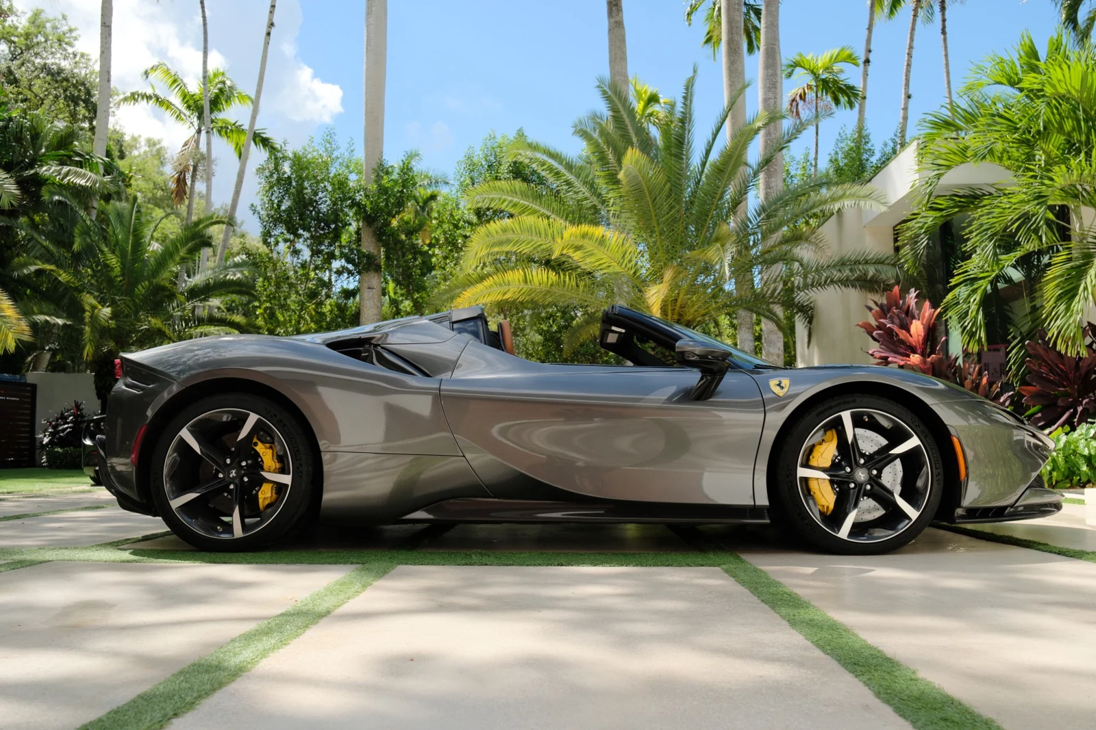 2022 Ferrari SF90 Spider, 29/30